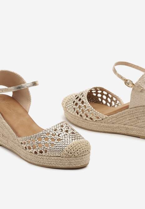 Złote Ażurowe Sandały na Koturnie Ozdobionym Plecionką z Juty Zapinane przy Kostce Conna