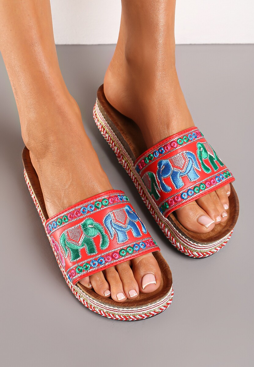 Czerwone Klapki na Podeszwie w Paski z Haftowanym Motywem Słoni Istgare