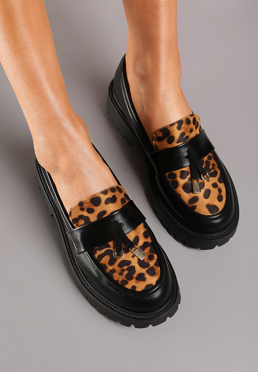 Czarno-Brązowe Mokasyny na Tłoczonej Podeszwie z Wstawką z Ekozamszu Ozdobione Metalowym Detalem Virinae