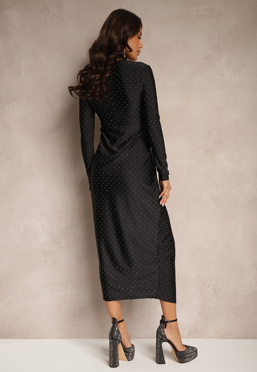 Czarna Sukienka z Kopertowym Dekoltem Ozdobiona Cyrkoniami Cealora