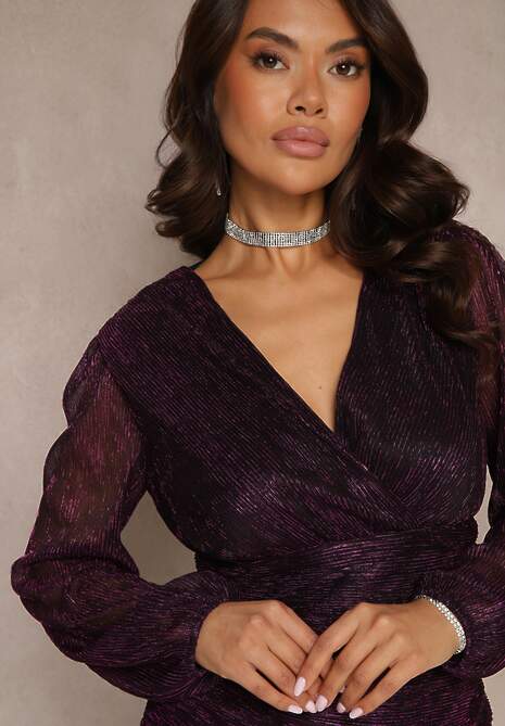 Fioletowa Kopertowa Sukienka o Dopasowanym Kroju Ozdobiona Metaliczną Nicią Sassiala