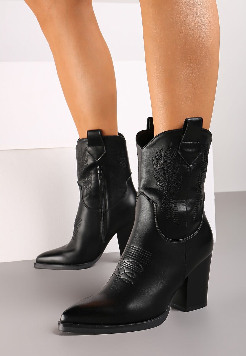 Czarne Botki na Słupku w Stylu Kowbojek Ozdobione Haftem Merisetta