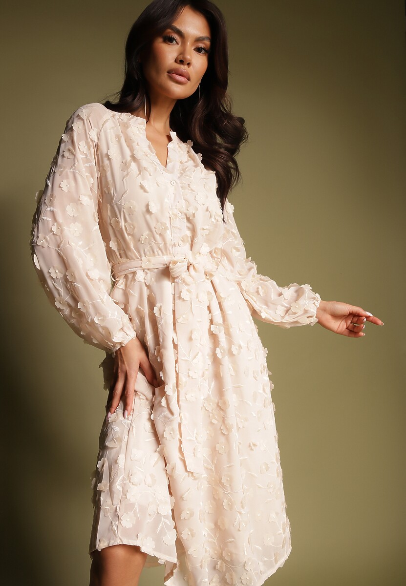 Jasnobeżowa Sukienka o Trapezowym Kroju z Paskiem Guzikami przy Dekolcie i Aplikacjami 3D Etinlia