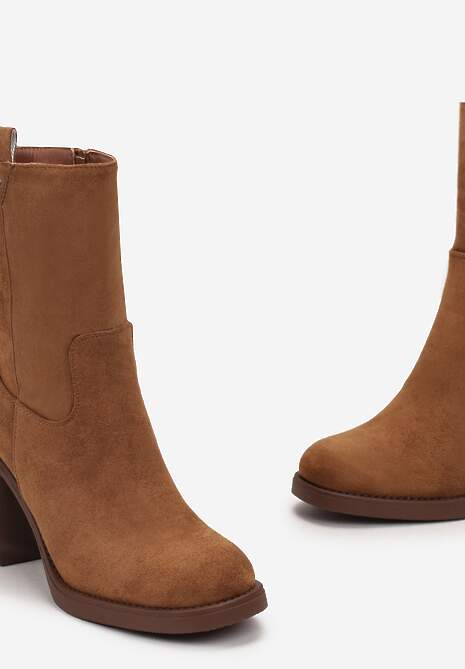 Brązowe Botki z Ekozamszu na Słupku Stylizowanym na Drewnianym Lavissa