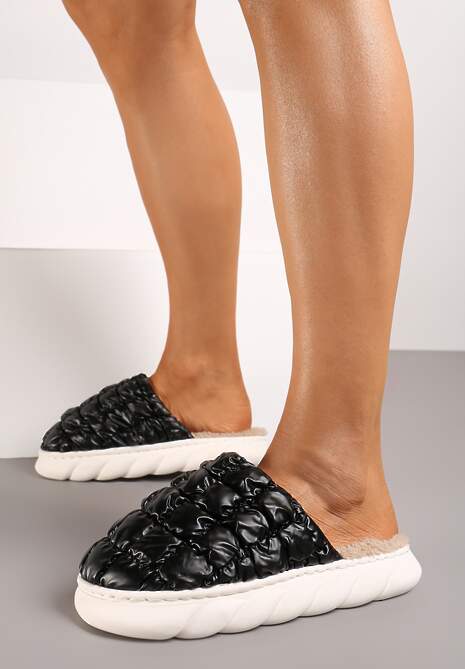Czarne Płaskie Kapcie Vices Ozdobione Pikowaną Cholewką Aquintina