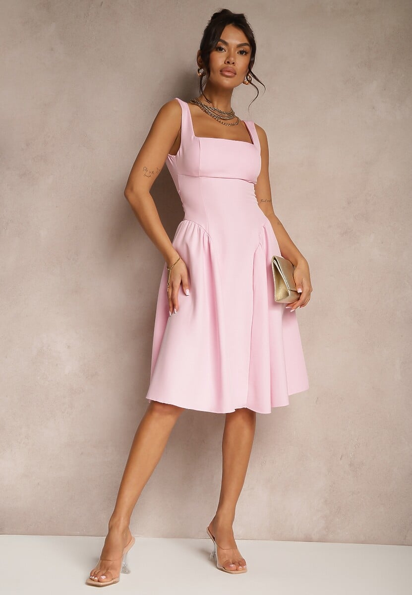 Różowa Sukienka o Rozkloszowanym Fasonie z Kokardą na Tyle Soneritia