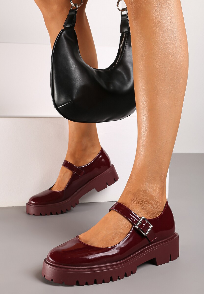 Czarne Lakierowane Półbuty z Okrągłymi Noskami i Sprzączką Livane