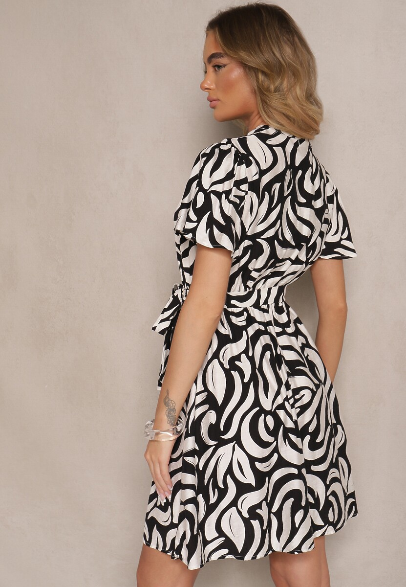 Czarna Rozkloszowana Sukienka z Wiskozy Wiązana w Talii Fiterta