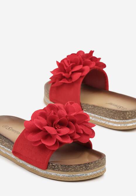 Czerwone Klapki z Kwiatową Aplikacją 3D Isori