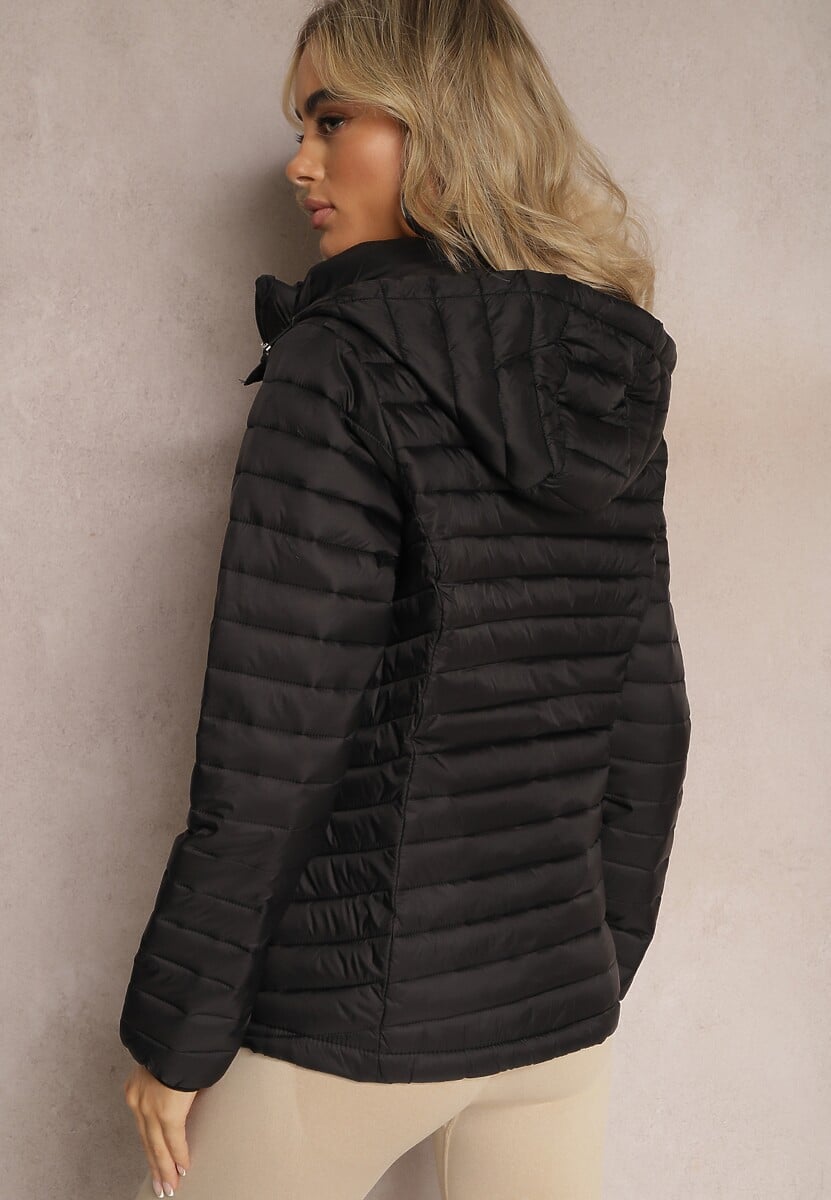 Czarna Kurtka z Klasycznym Pikowaniem i Kapturem Vevlia