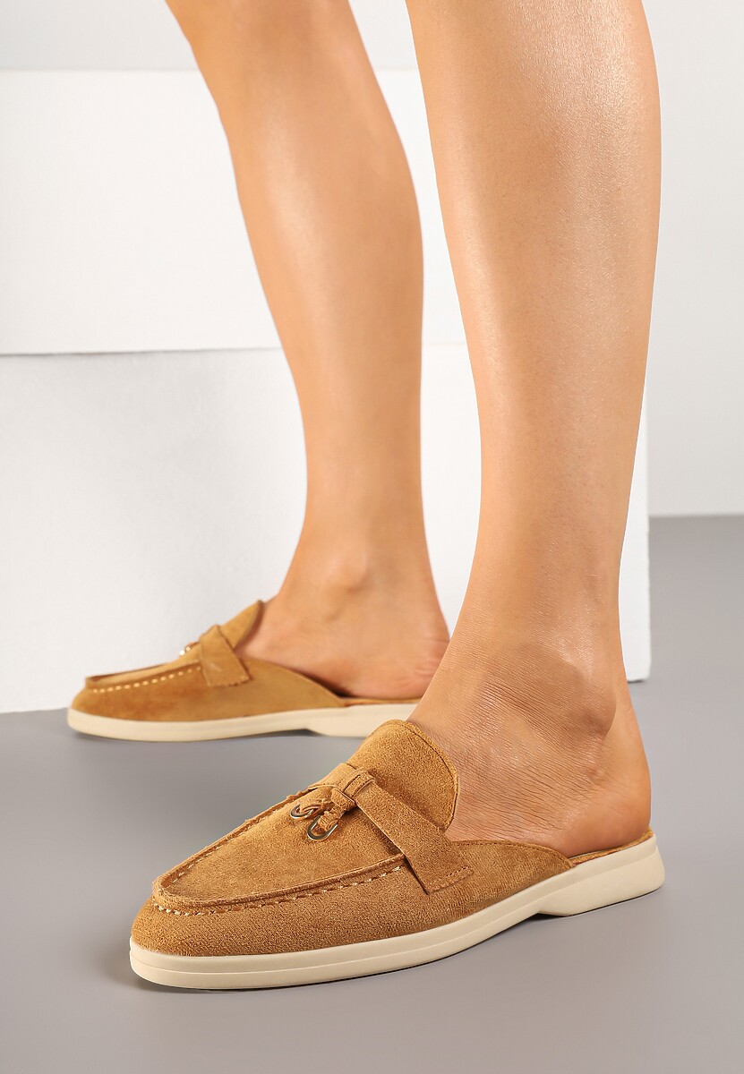 Jasnobrązowe Klapki w Stylu Muli z Ozdobą i Przeszyciami Silfia