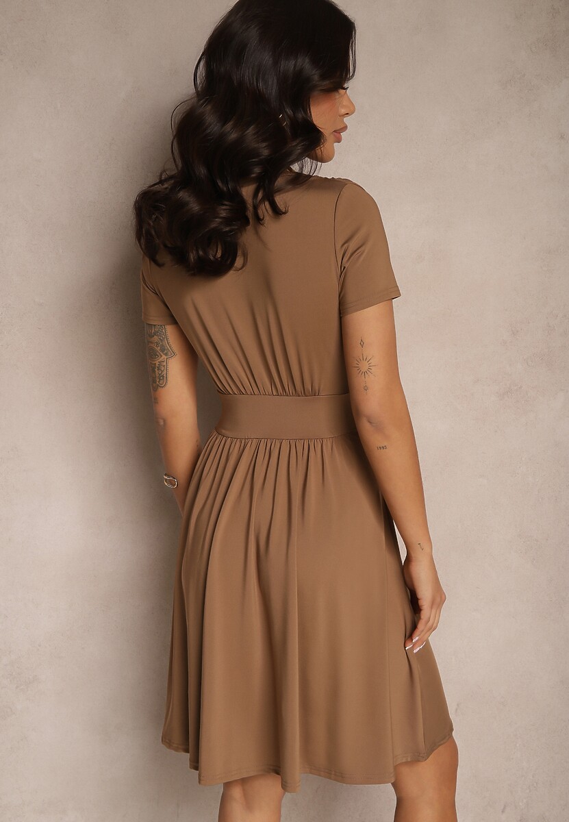 Brązowa Marszczona Sukienka z Wiskozą o Rozkloszowanym Kroju Kopertowym Adivlia