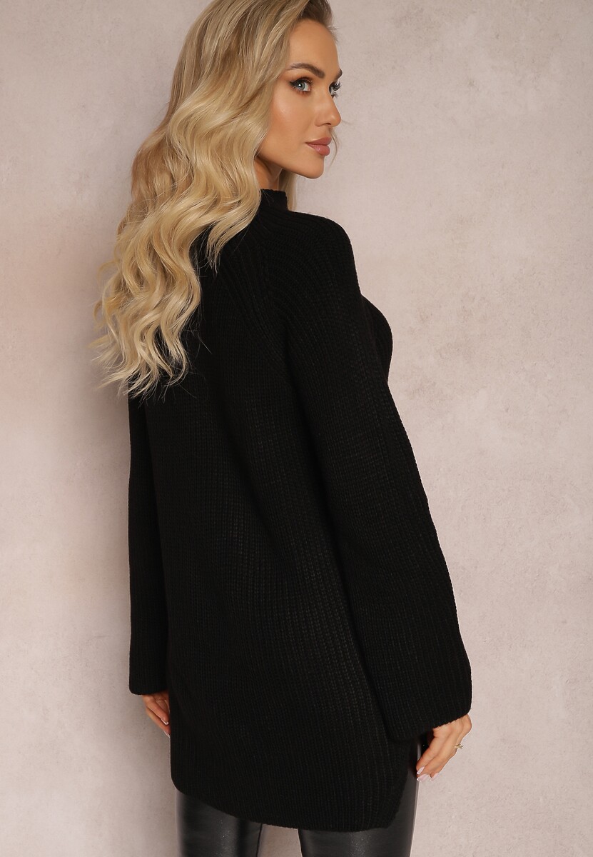 Czarny Dzianinowy Golf z Rozszerzanymi Rękawami z Rozcięciem Vucta