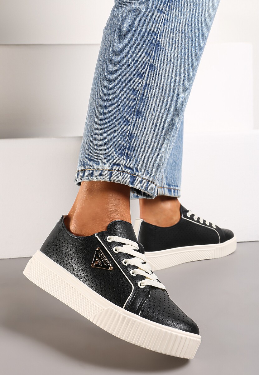 Czarne Skórzane Sneakersy z Perforacją i Metalicznymi Wstawkami Dernia