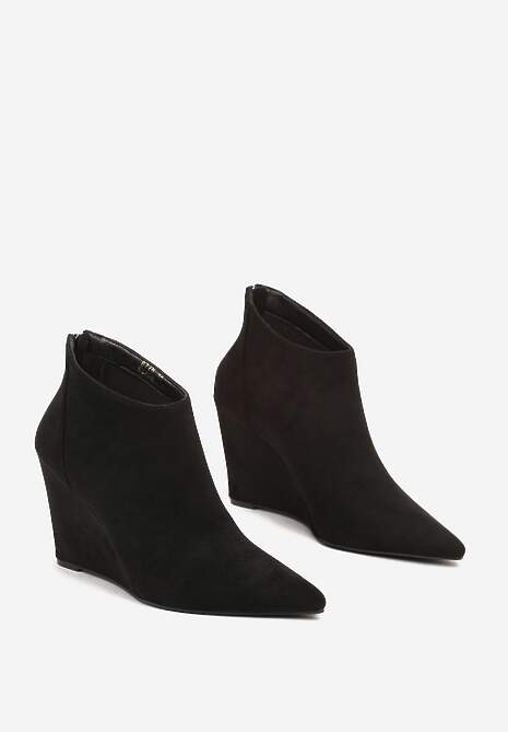 Czarne Botki na Koturnie z Asymetryczną Cholewką Zinera