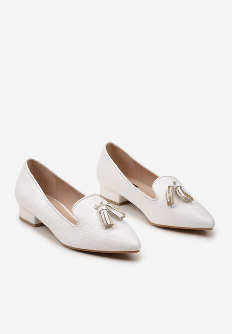 Białe Mokasyny Loafersy Ozdobione Frędzlami i Kolorową Plecionką Tiules