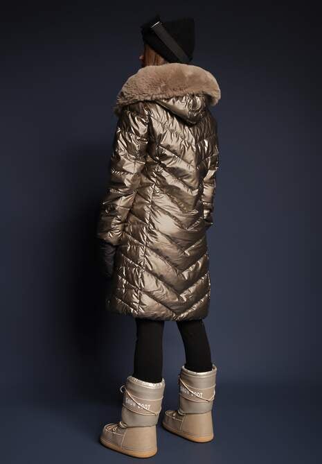 Złota Pikowana Kurtka Metaliczna z Kapturem i Futerkiem Vivana