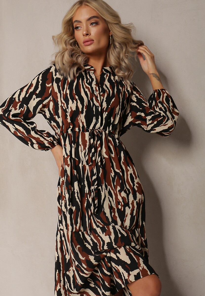 Czarna Sukienka Rozkloszowana w Abstrakcyjny Wzór Koso