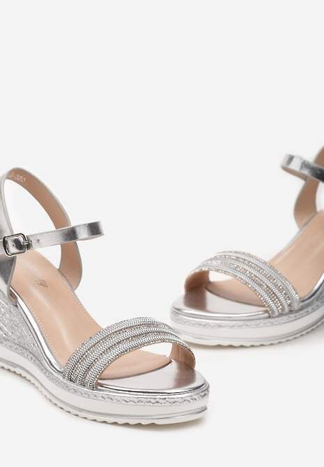 Srebrne Sandały ze Sprzączką i Cyrkoniami na Koturnie Pariet