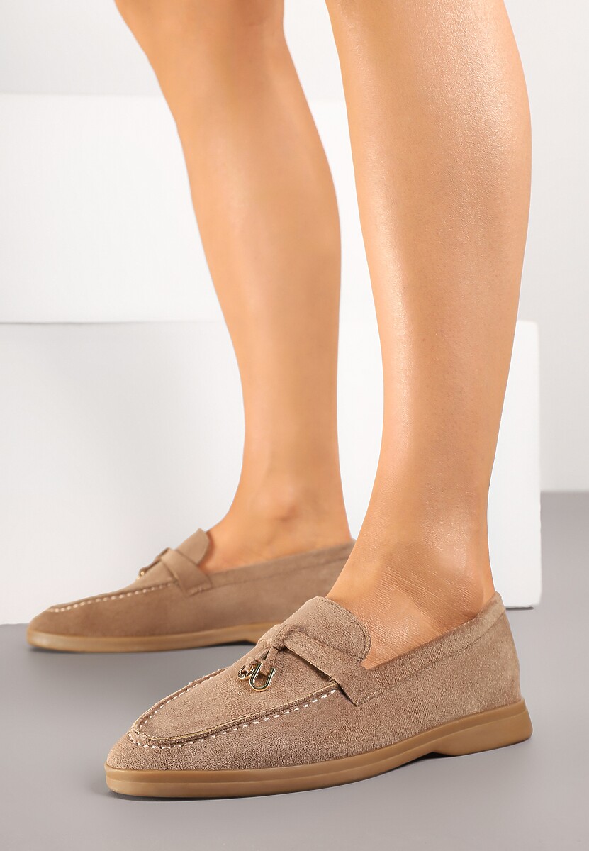 Ciemnobeżowe Mokasyny z Ekozamszu z Ozdobną Zawieszką Fevionea