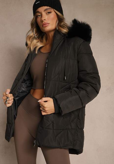 Czarna Klasyczna Kurtka z Pikowanymi Przeszyciami i Kapturem z Futrem Mundrie