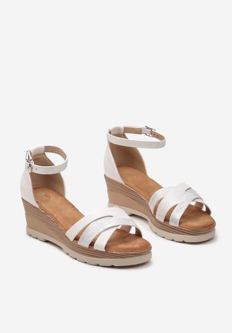 Białe Błyszczące Sandały na Koturnie Stylizowanym na Drewniany Steccaria