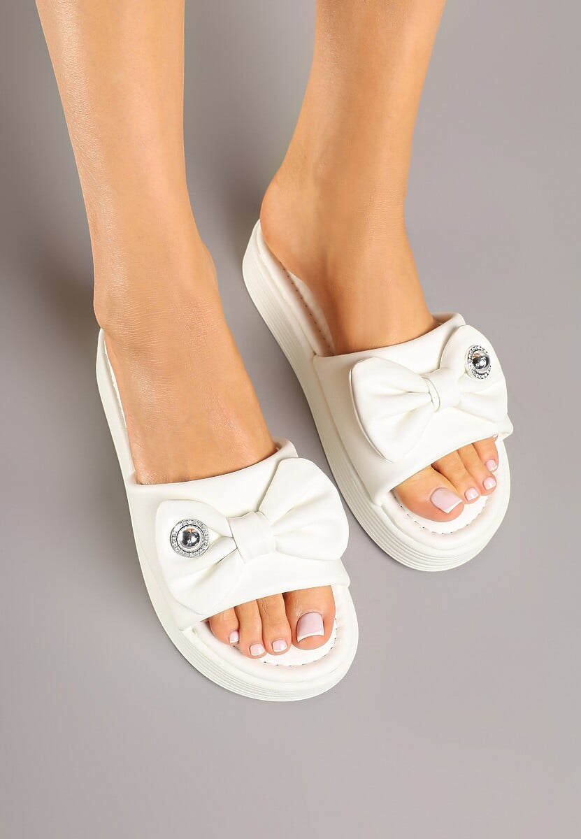 Białe Klapki na Niskiej Platformie z Kokardą Meririela