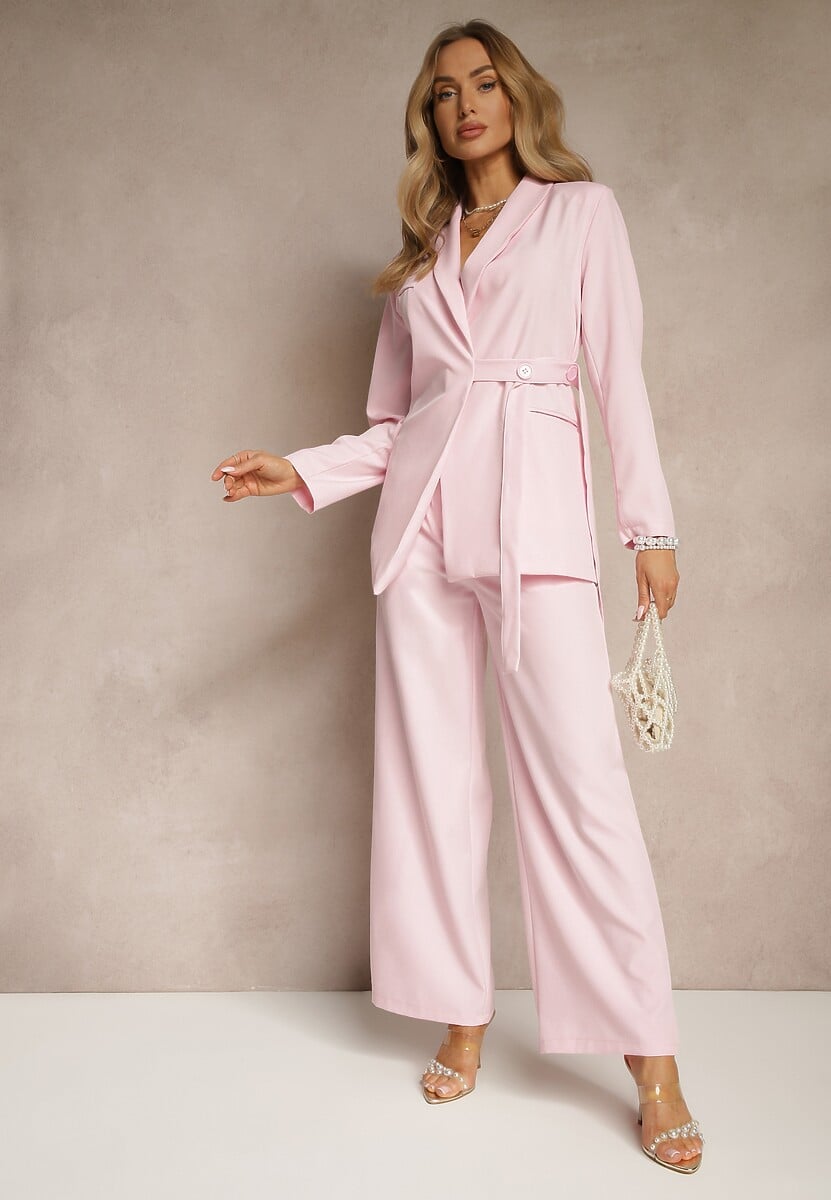 Różowy Garnitur Szerokie Spodnie i Asymetryczna Marynarka Pumeira