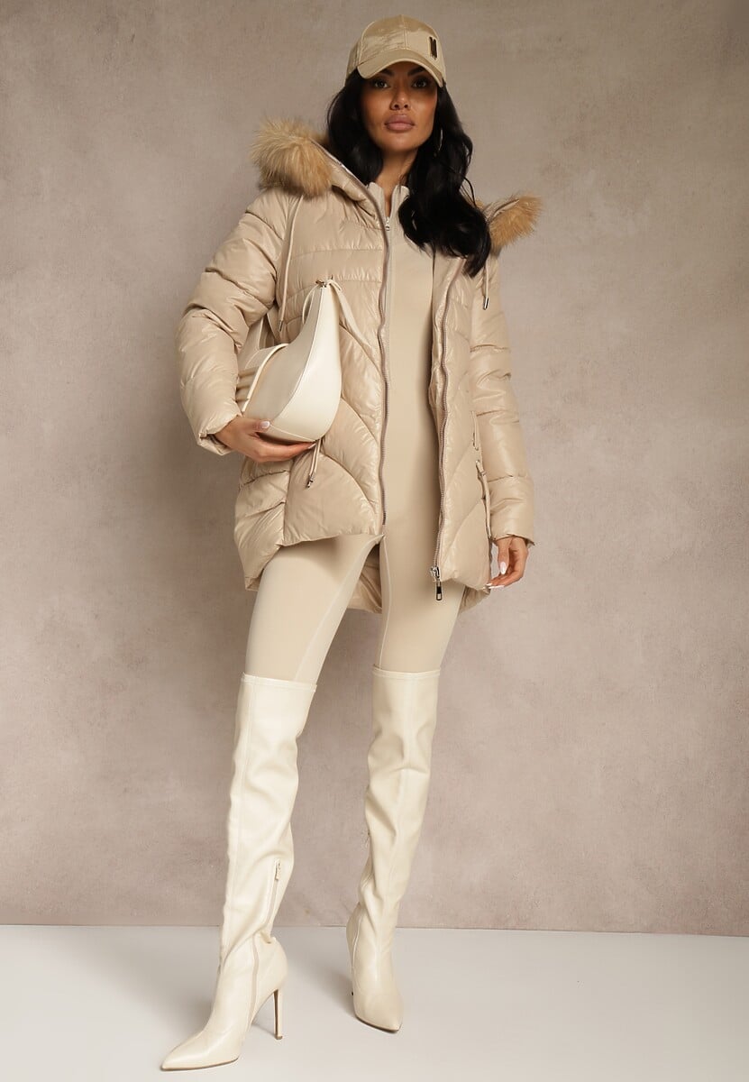 Beżowa Trapezowa Kurtka z Pikowanymi Przeszyciami i Kapturem z Odpinanym Futrem Deoiala