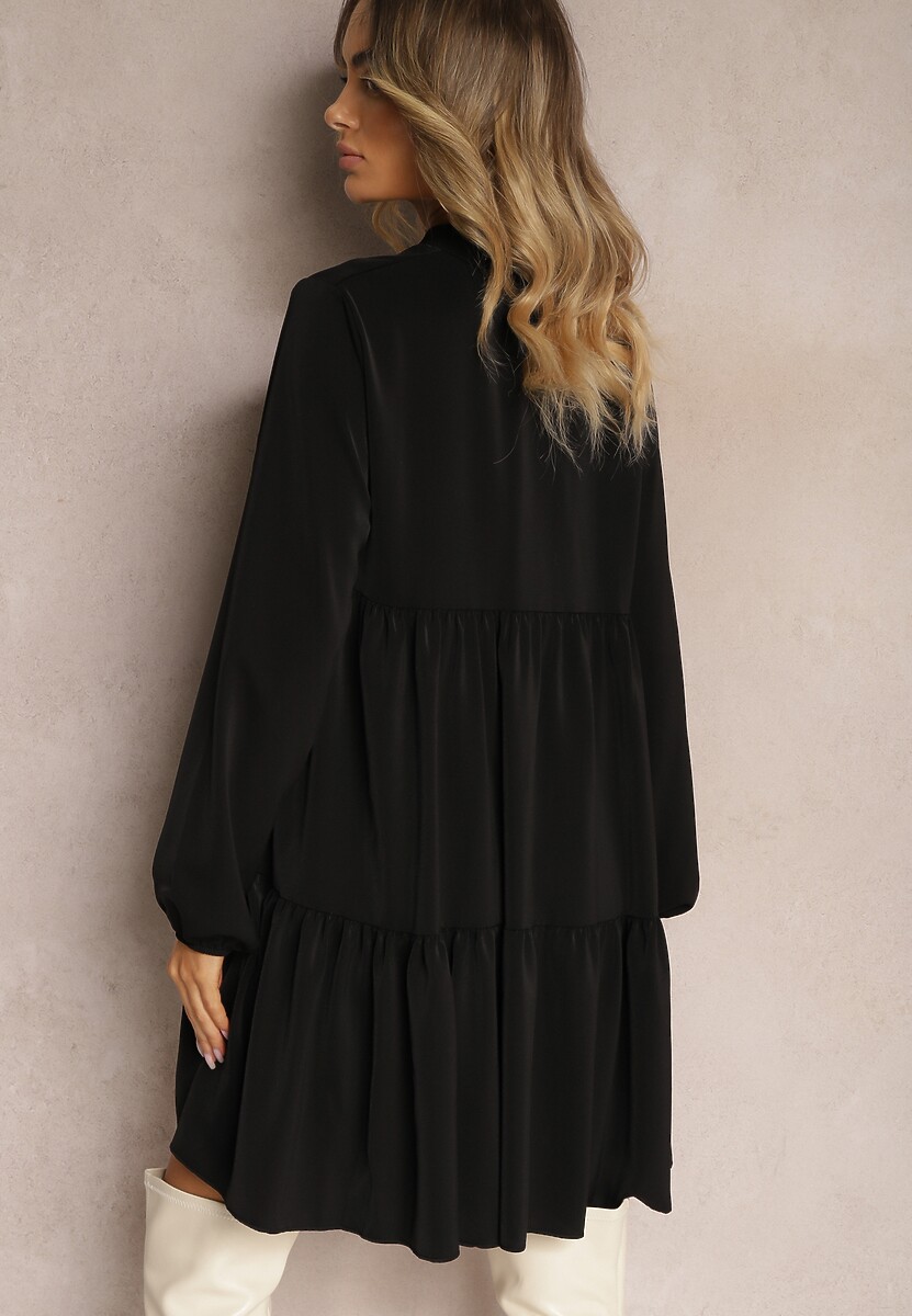 Czarna Sukienka o Rozkloszowanym Fasonie z Falbanką i Okrągłym Dekoltem Vasaia