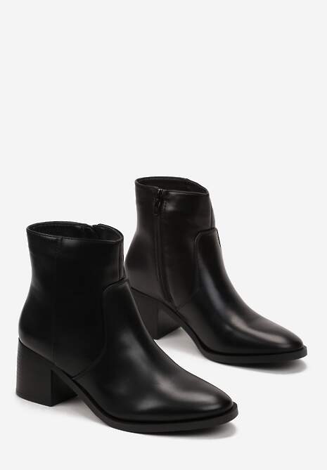 Czarne Klasyczne Botki na Słupku Ominorda