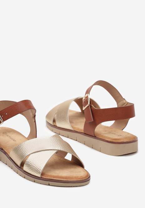 Złote Klasyczne Sandały na Płaskiej Podeszwie ze Sprzączką Kladia