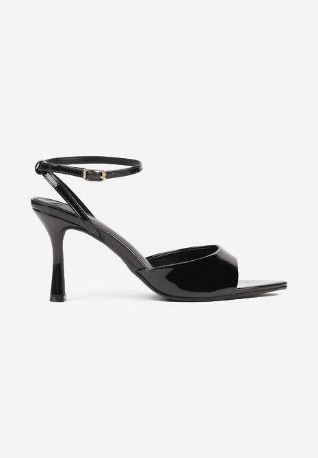 Czarne Sandały na Szpilce z Paskiem z Klamerką i Lakierowanym Połyskiem Celafere