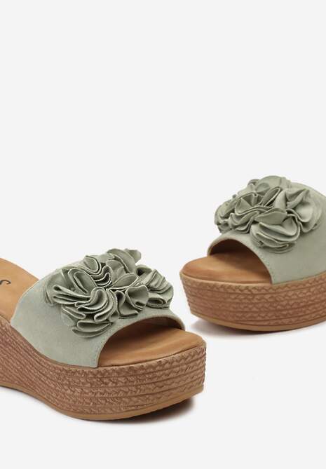 Zielone Klapki na Platformie z Koturnem i Szerokim Paskiem z Kwiatami Sirecia