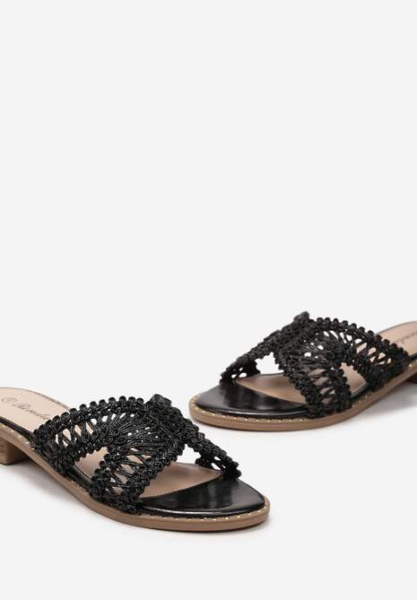 Czarne Klapki o Ażurowym Wykończeniu Iraldepa