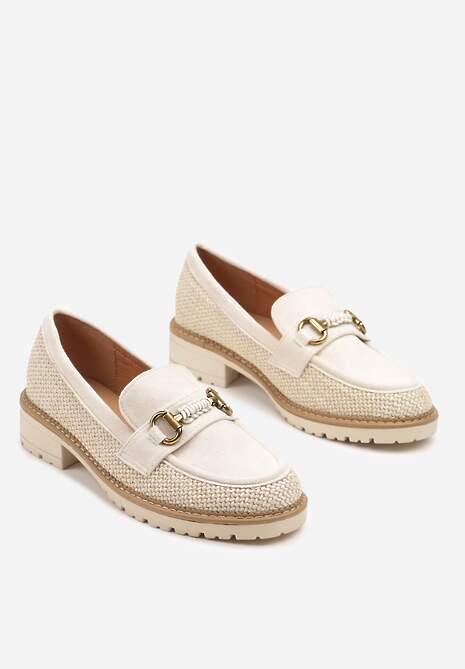 Beżowe Mokasyny z Metaliczną Ozdobą i Plecioną Cholewką z Rafii Ralzivia