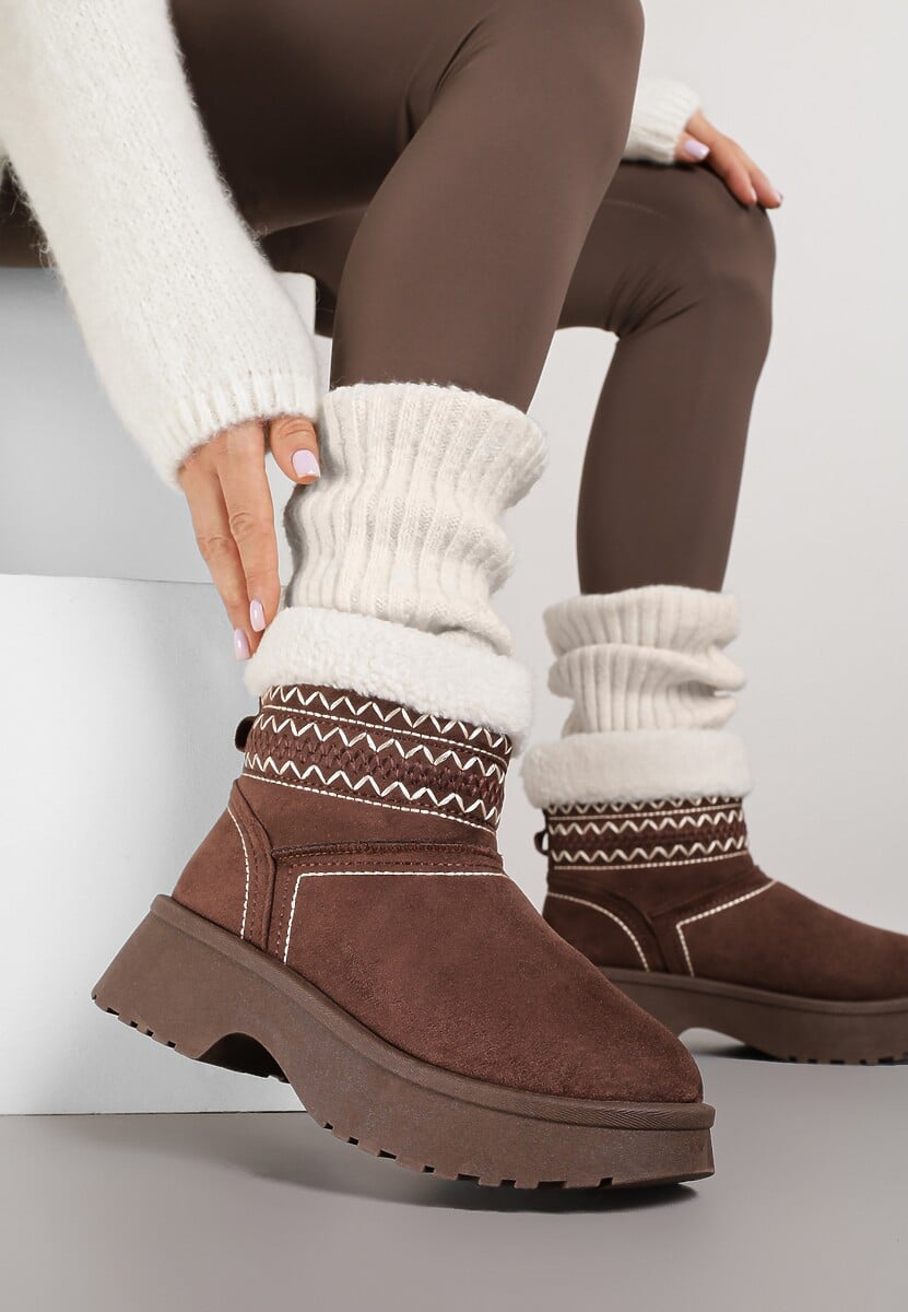 Brązowe Krótkie Śniegowce Wsuwane z Haftem i Futerkiem przy Cholewce Miovadia