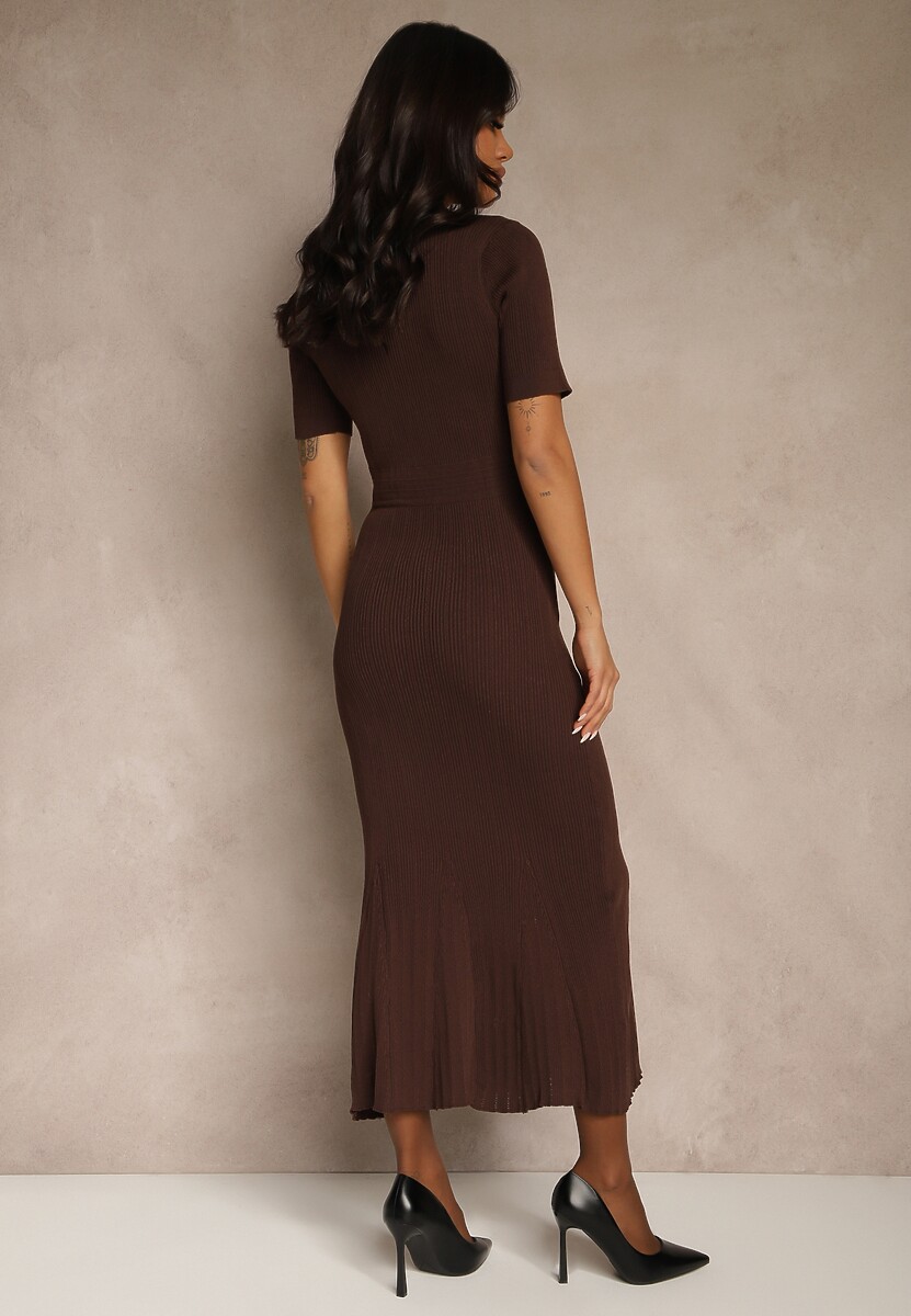Brązowa Taliowana Sukienka z Dzianiny z Wiskozą z Guzikami przy Dekolcie Fenittia