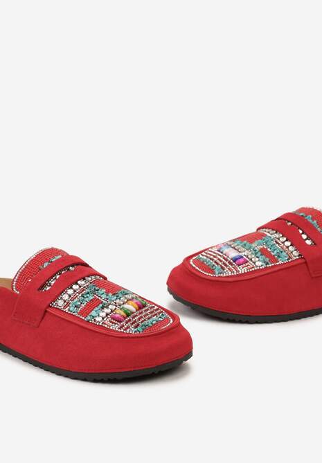 Czerwone Klapki Mule z Koralikami na Zakrytym Nosku Aserhia