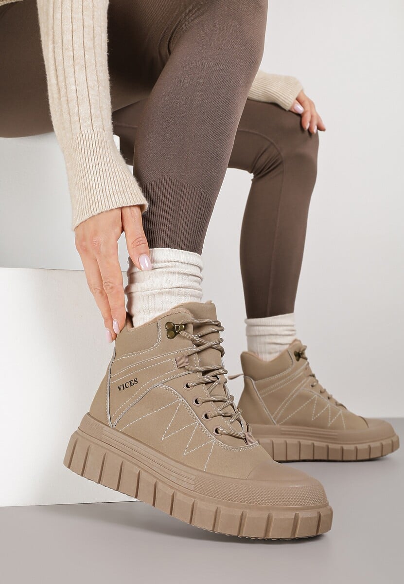 Ciemnobeżowe Botki Trapery Vices na Platformie z Tłoczeniem Ozdobione Przeszyciami Amirrise