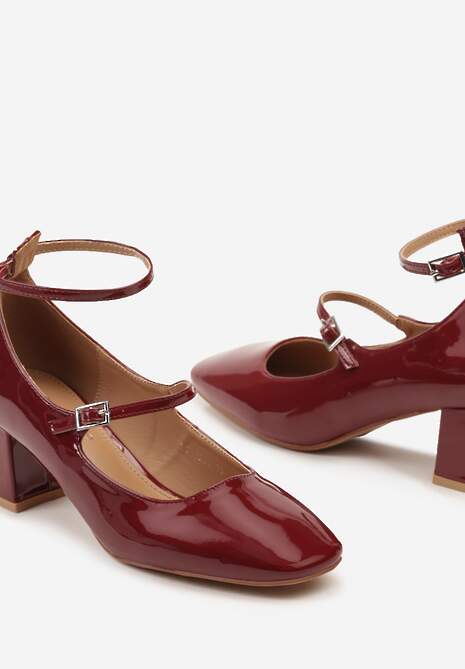 Bordowe Czółenka z Lakierowanej Imitacji Skóry na Słupku z Paskami Zapinane na Sprzączki Uravia