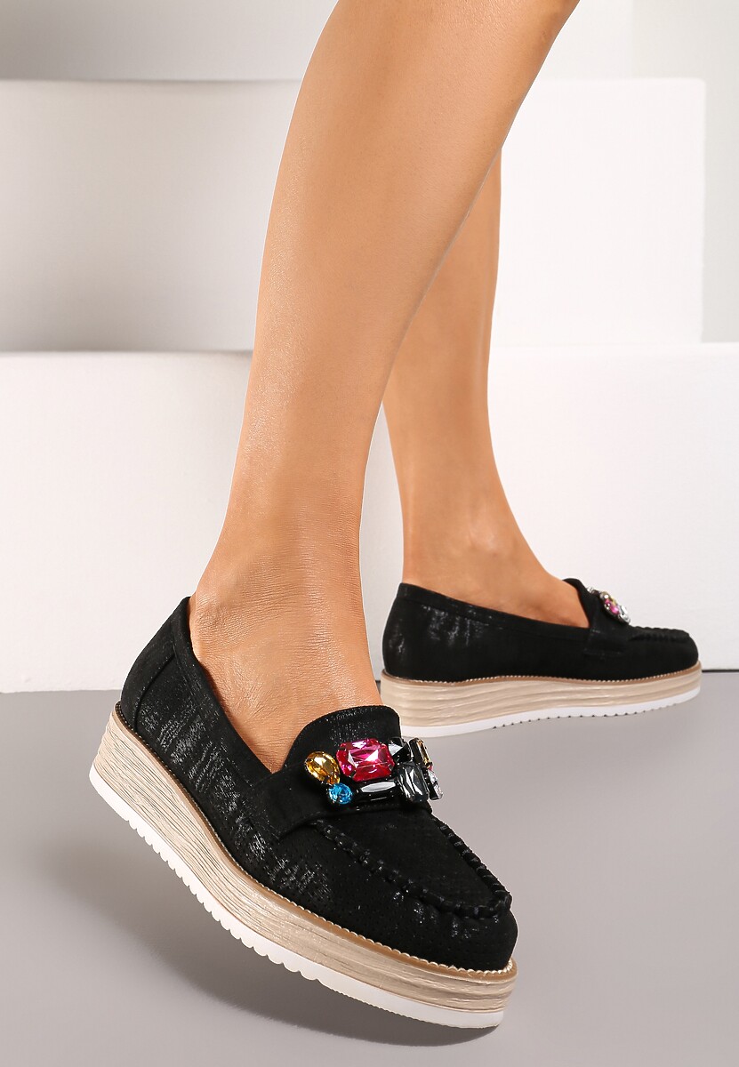 Beżowo-Srebrne Mokasyny ze Wstawką z Kolorowych Kamieni i Perforacją Veraila