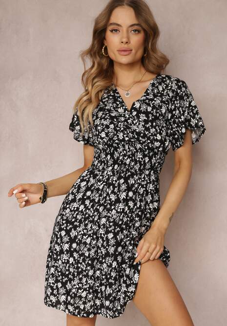 Czarna Wiskozowa Sukienka Mini w Kwiaty z Gumką w Talii i Kopertową Górą Joslena