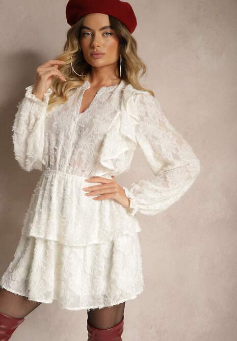 Jasnobeżowa Sukienka o Rozkloszowanym Kroju z Gumką w Talii i Falbanami Zinetha