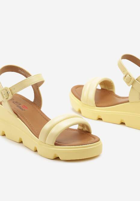 Żółte Sandały z Ekoskóry Zapinane Przy Kostce na Koturnie Gazina