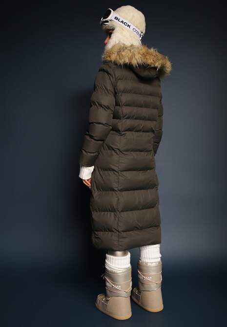 Ciemnozielona Kurtka Zimowa z Pikowanymi Przeszyciami i Kapturem z Futrem Alirina