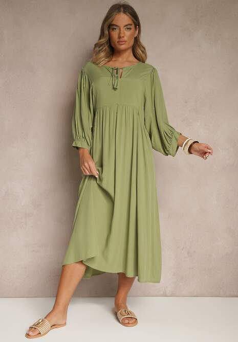 Zielona Wiskozowa Sukienka o Rozkloszowanym Kroju Wiązana przy Dekolcie Tilvessa
