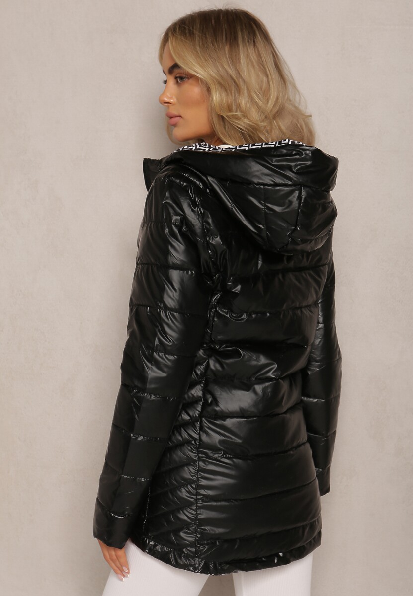 Czarna Kurtka z Pikowaniem i Kapturem oraz Lekkim Połyskiem Rilenia