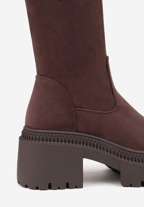 Brązowe Długie Kozaki z Elastyczną Cholewką na Grubej Tłoczonej Podeszwie Hantrine