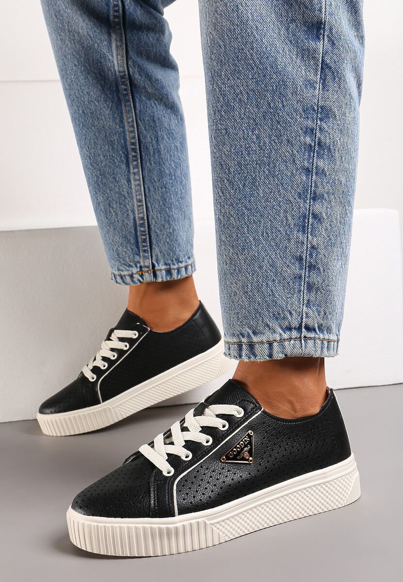 Czarne Skórzane Sneakersy z Perforacją i Metalicznymi Wstawkami Dernia